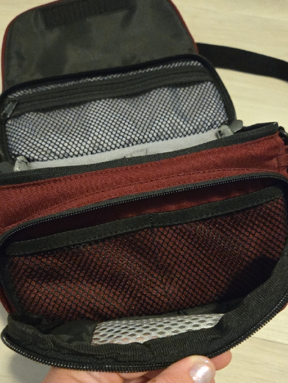 Maroon Camera Bag - Lowepro - Picture 6 of 7